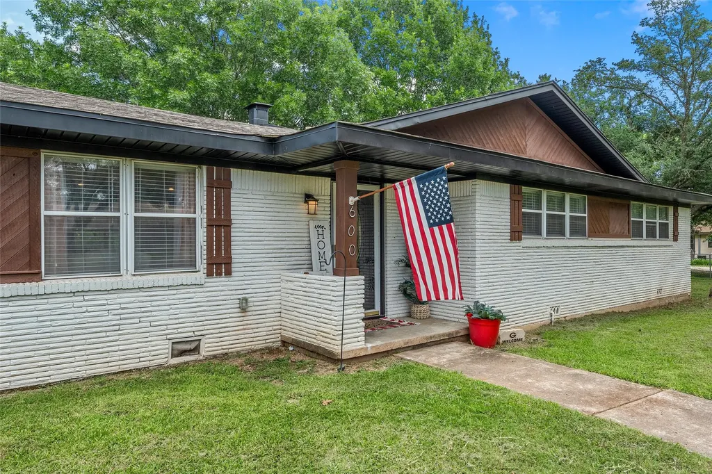 600 S Andrews Drive Robinson TX 76706