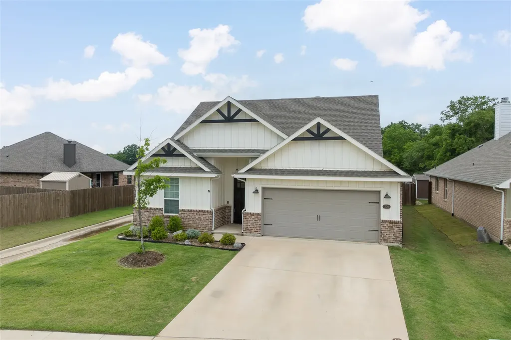 300 Bronco Drive Pilot Point TX 76258