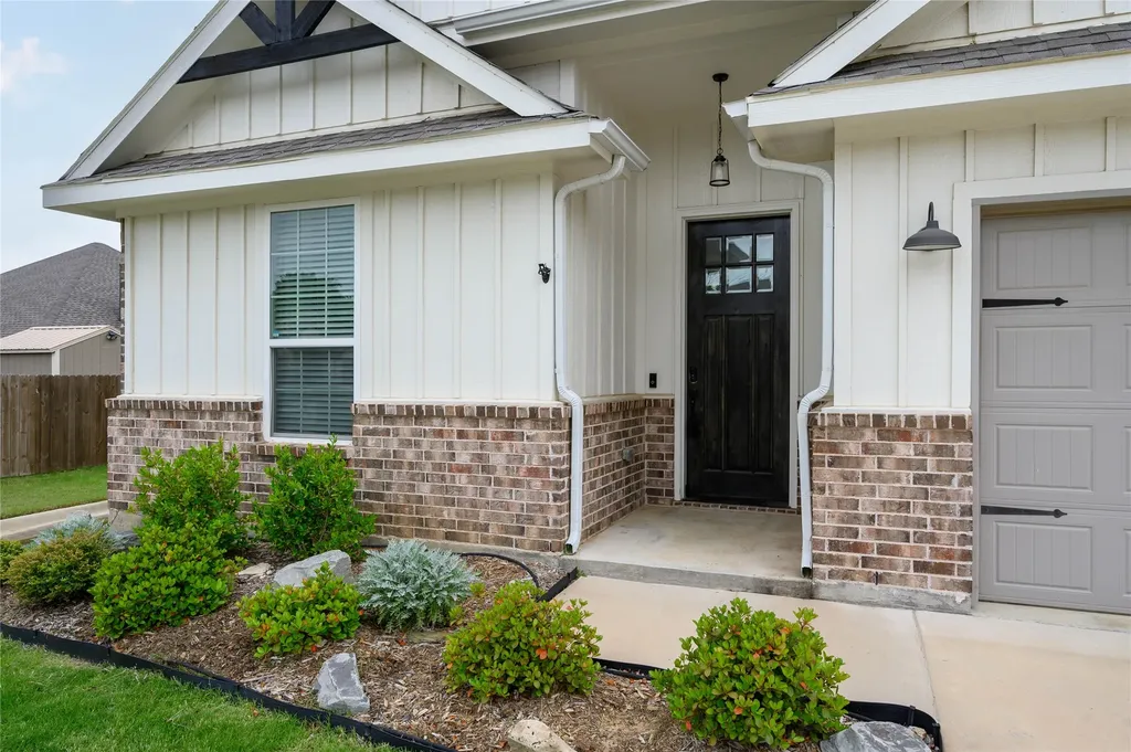 300 Bronco Drive Pilot Point TX 76258