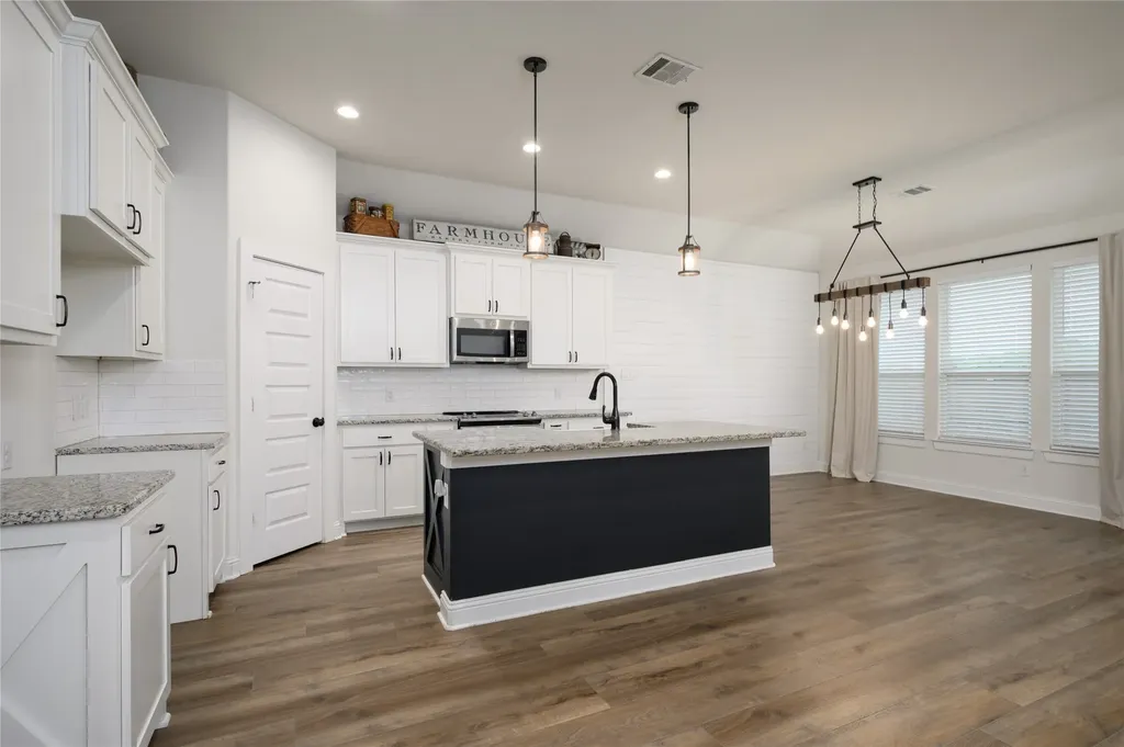 300 Bronco Drive Pilot Point TX 76258