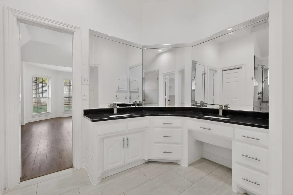 1405 Briar Drive Bedford TX 76022