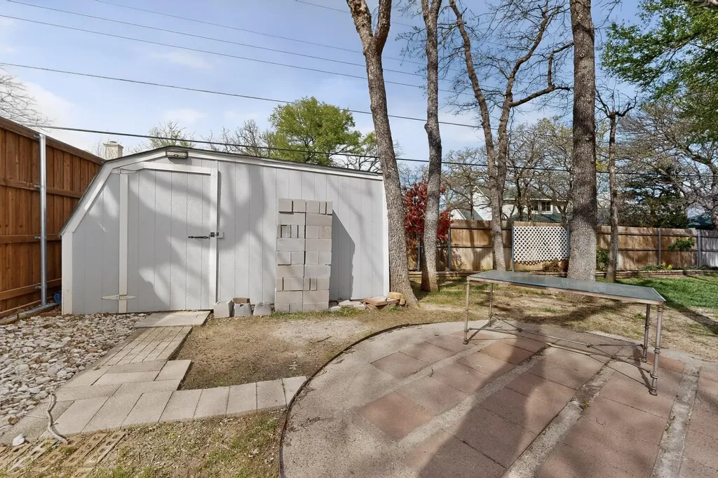 1405 Briar Drive Bedford TX 76022