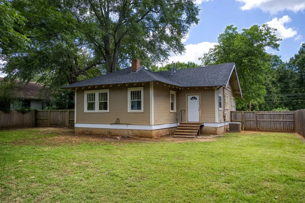 1008 N Link Street Palestine TX 75801