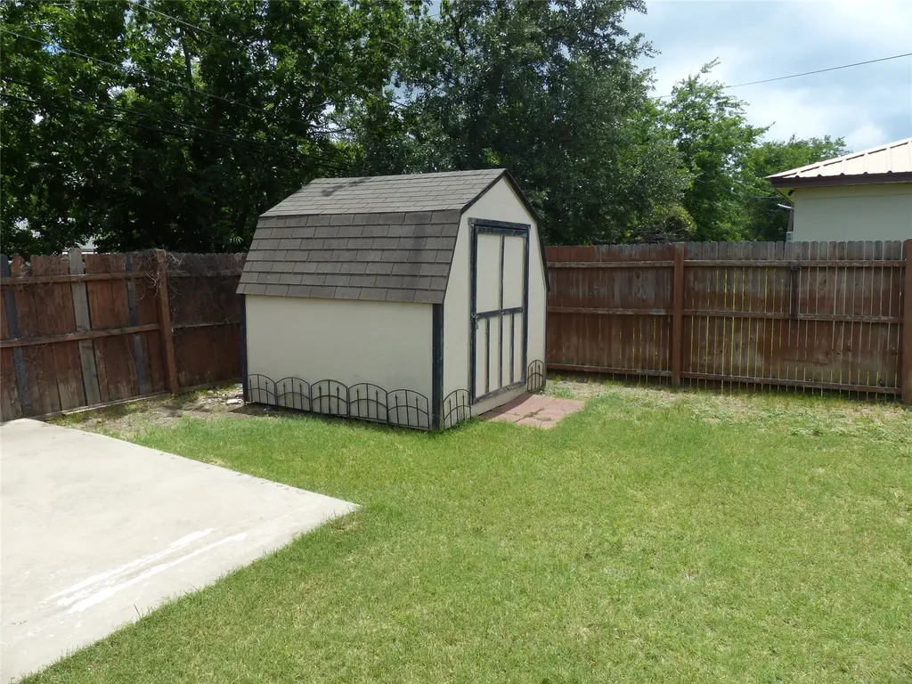 1801 Pine Brady TX 76825