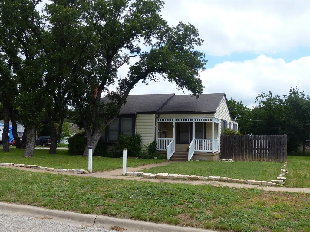 1801 Pine Brady TX 76825