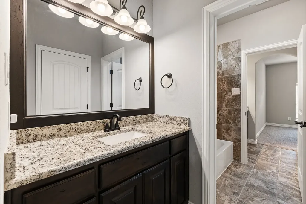 108 Odonna Drive Waxahachie TX 75165