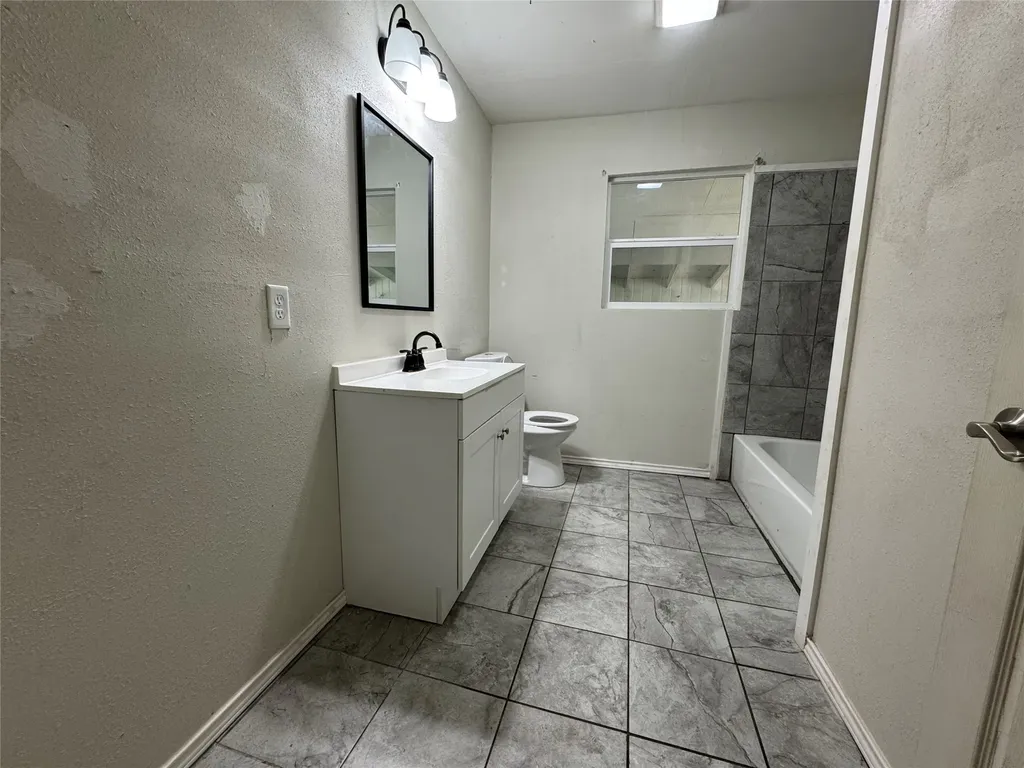1605 Jackson Street Commerce TX 75428