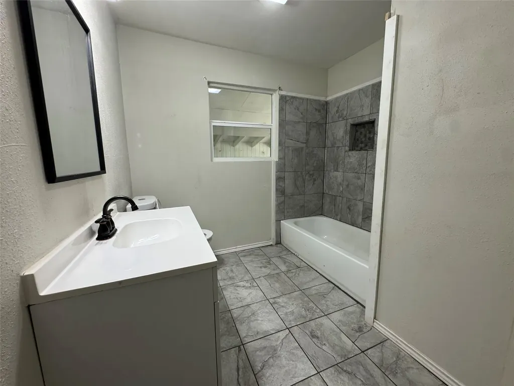 1605 Jackson Street Commerce TX 75428
