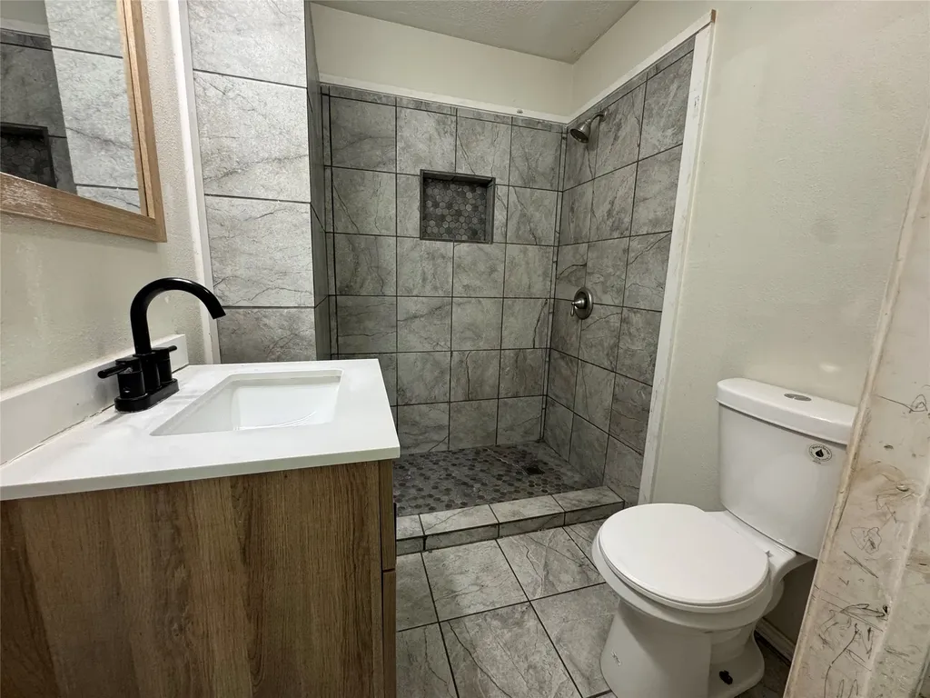 1605 Jackson Street Commerce TX 75428
