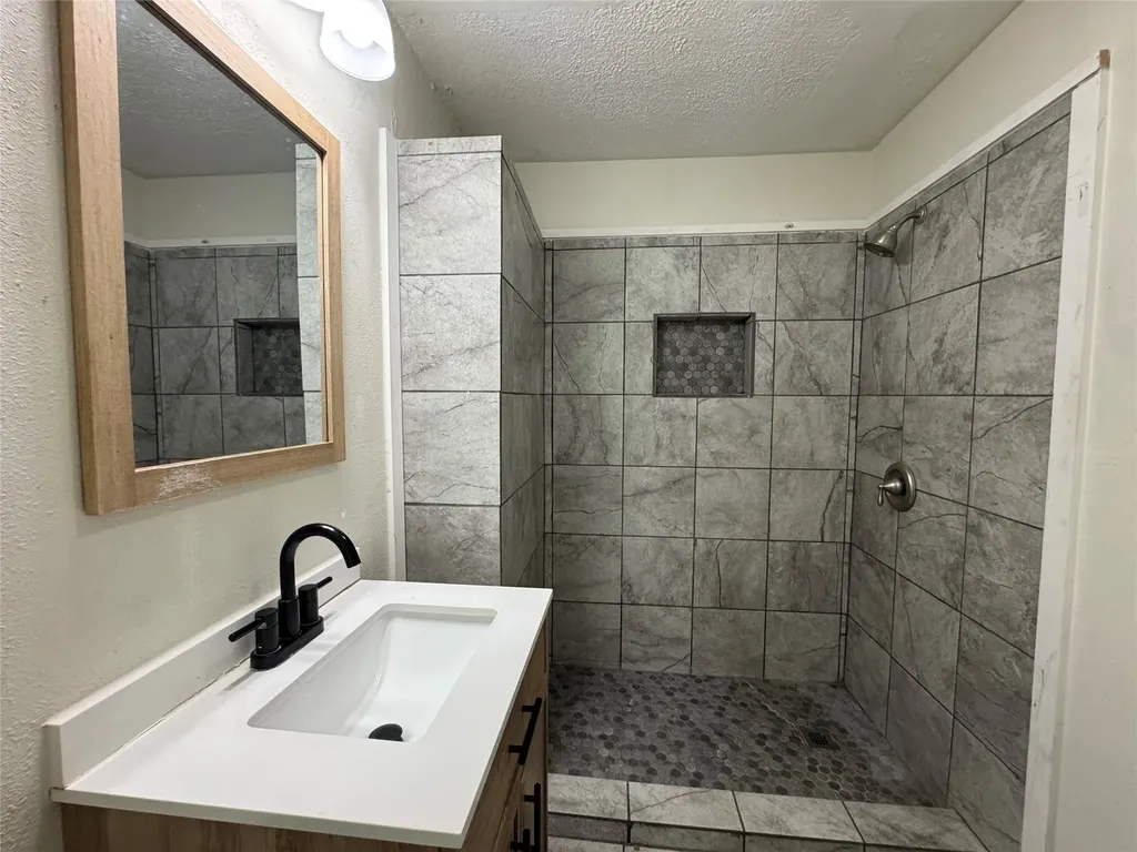 1605 Jackson Street Commerce TX 75428