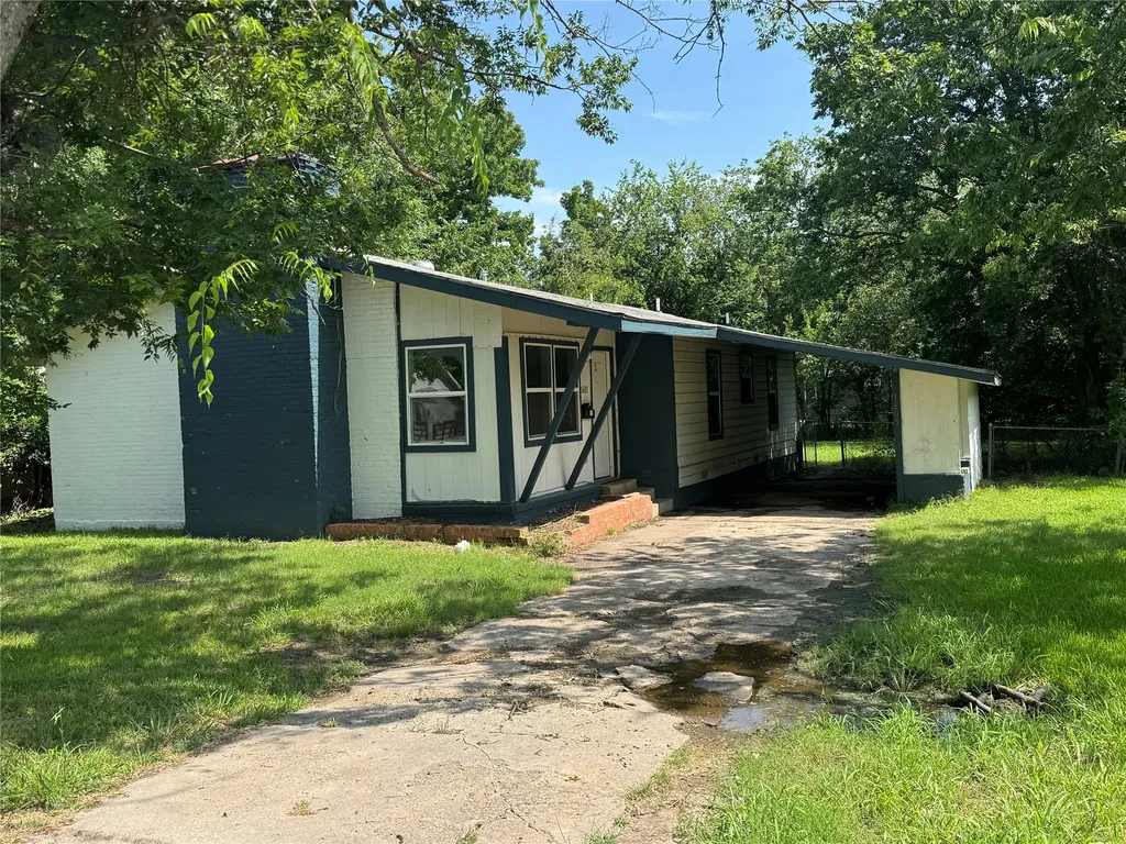 1605 Jackson Street Commerce TX 75428