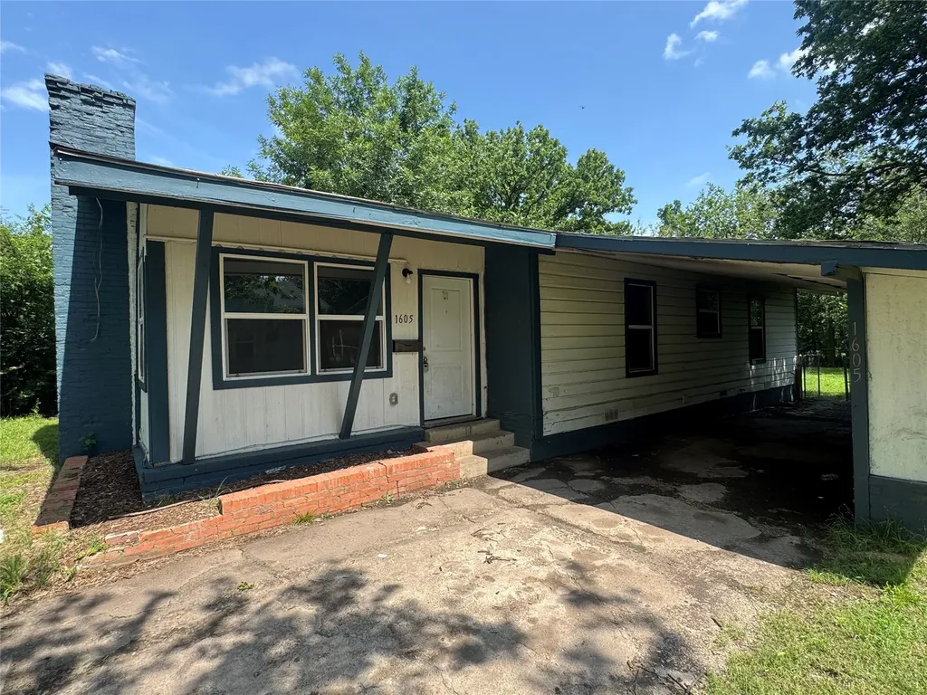 1605 Jackson Street Commerce TX 75428