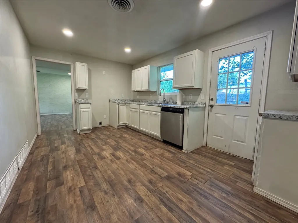 1605 Jackson Street Commerce TX 75428