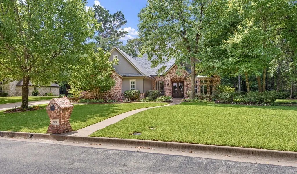 1915 Stonegate Valley Drive Tyler TX 75703