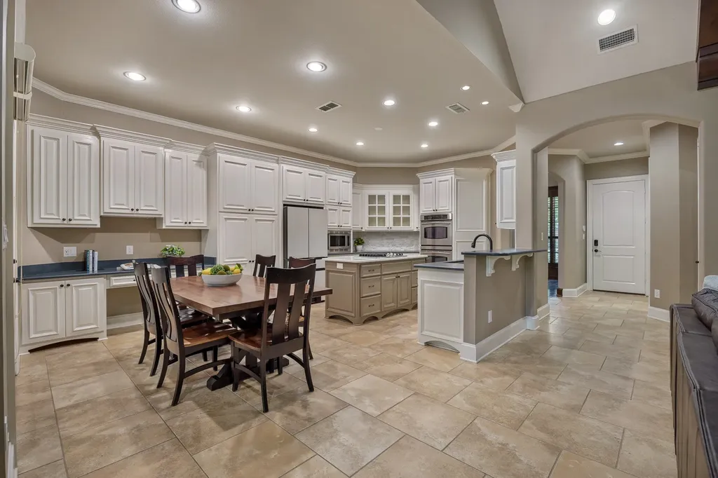 1915 Stonegate Valley Drive Tyler TX 75703