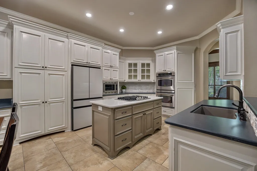 1915 Stonegate Valley Drive Tyler TX 75703