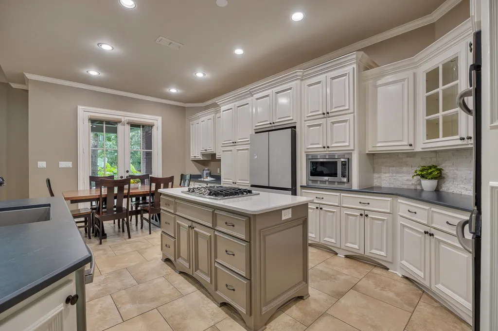 1915 Stonegate Valley Drive Tyler TX 75703