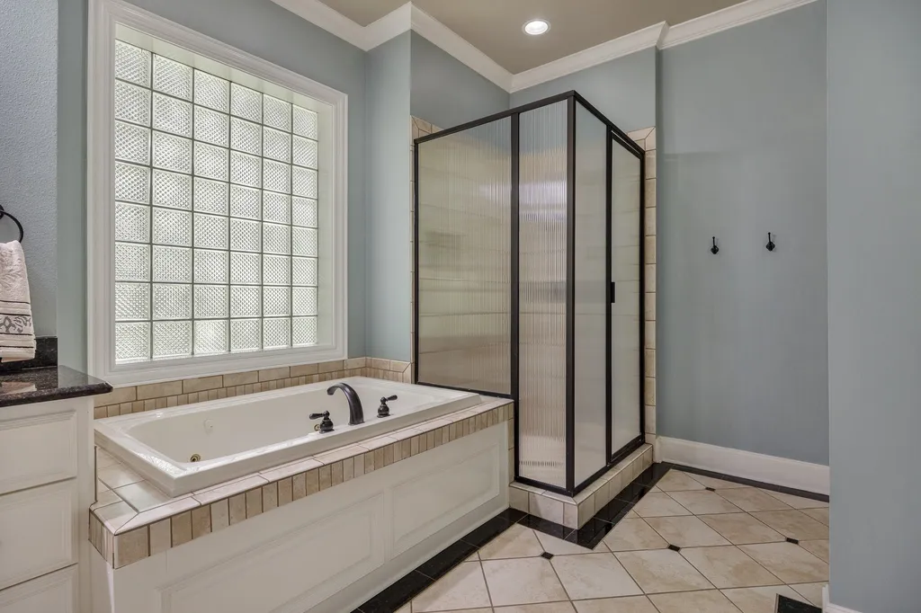 1915 Stonegate Valley Drive Tyler TX 75703