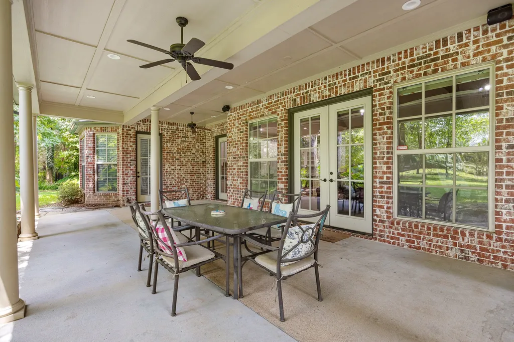 1915 Stonegate Valley Drive Tyler TX 75703