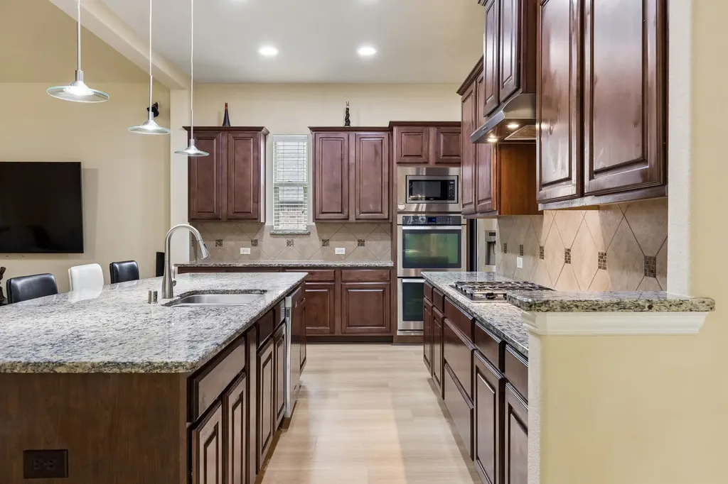 302 Phillips Court Fate TX 75087
