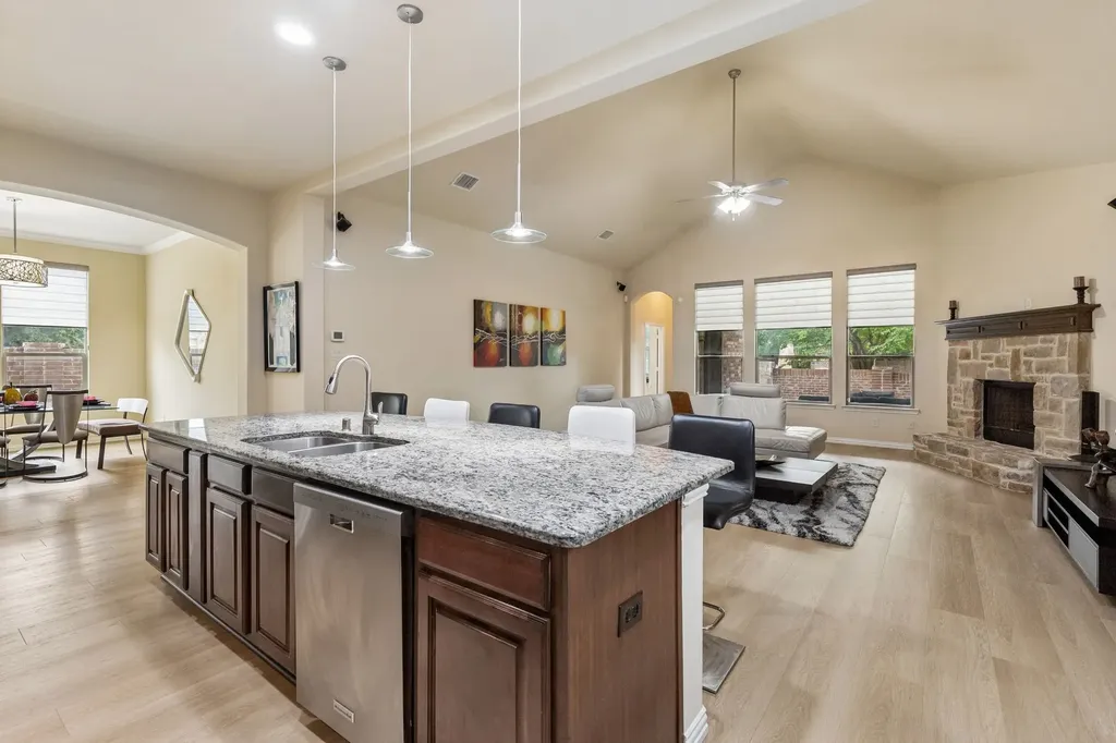 302 Phillips Court Fate TX 75087