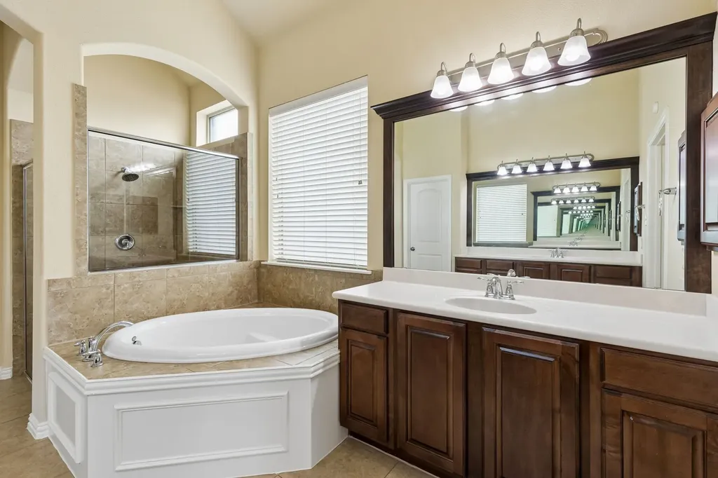 302 Phillips Court Fate TX 75087