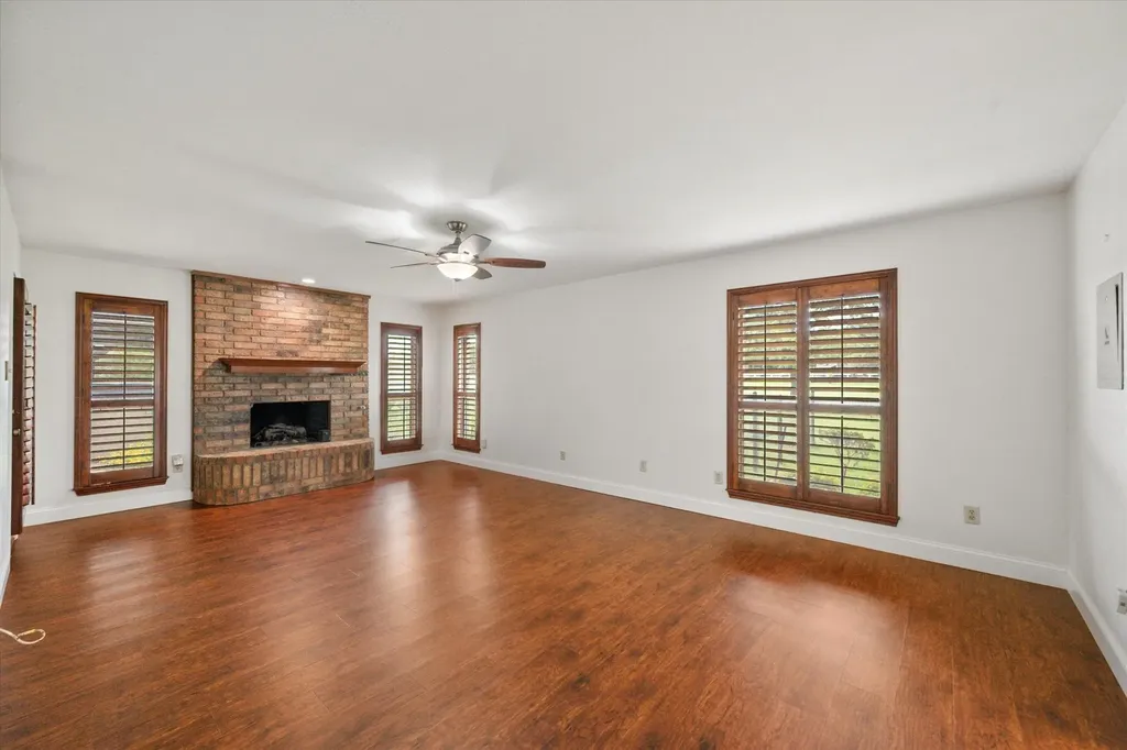 8111 Russell Curry Road Arlington TX 76001