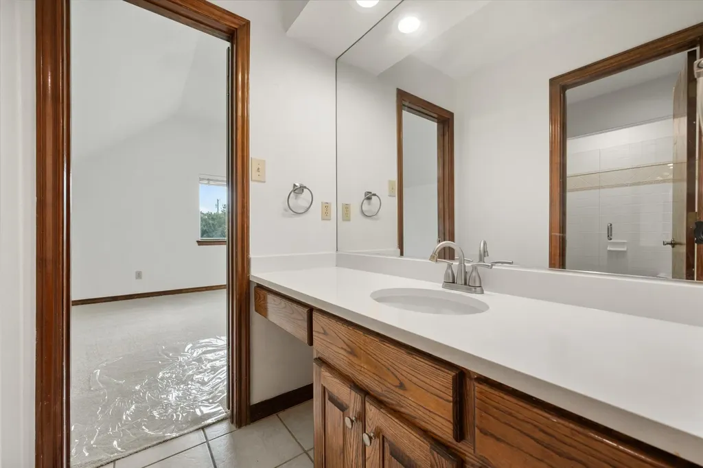 8111 Russell Curry Road Arlington TX 76001