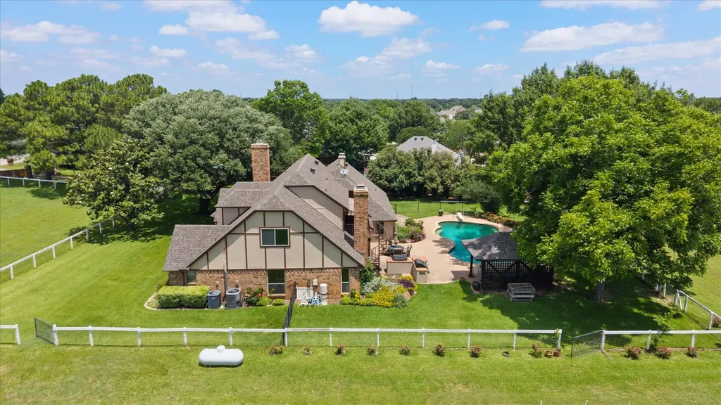 8111 Russell Curry Road Arlington TX 76001