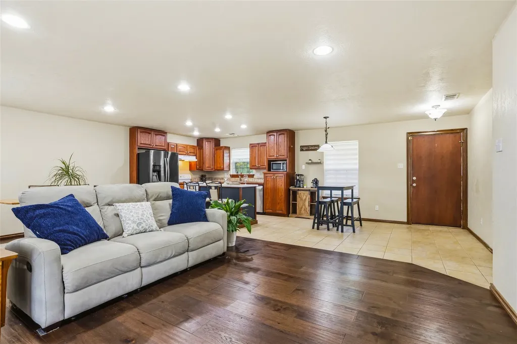 1514 Bay Shore Drive Garland TX 75040