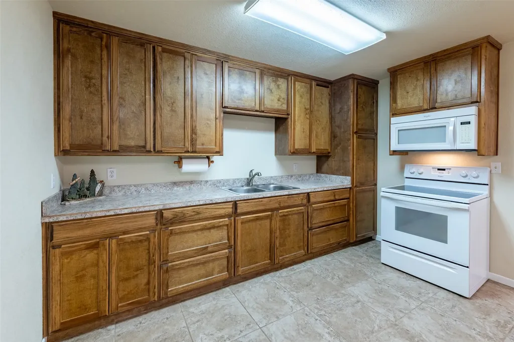 1075 County Road 270 Hico TX 76457