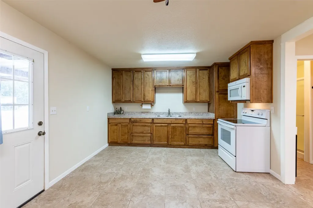 1075 County Road 270 Hico TX 76457