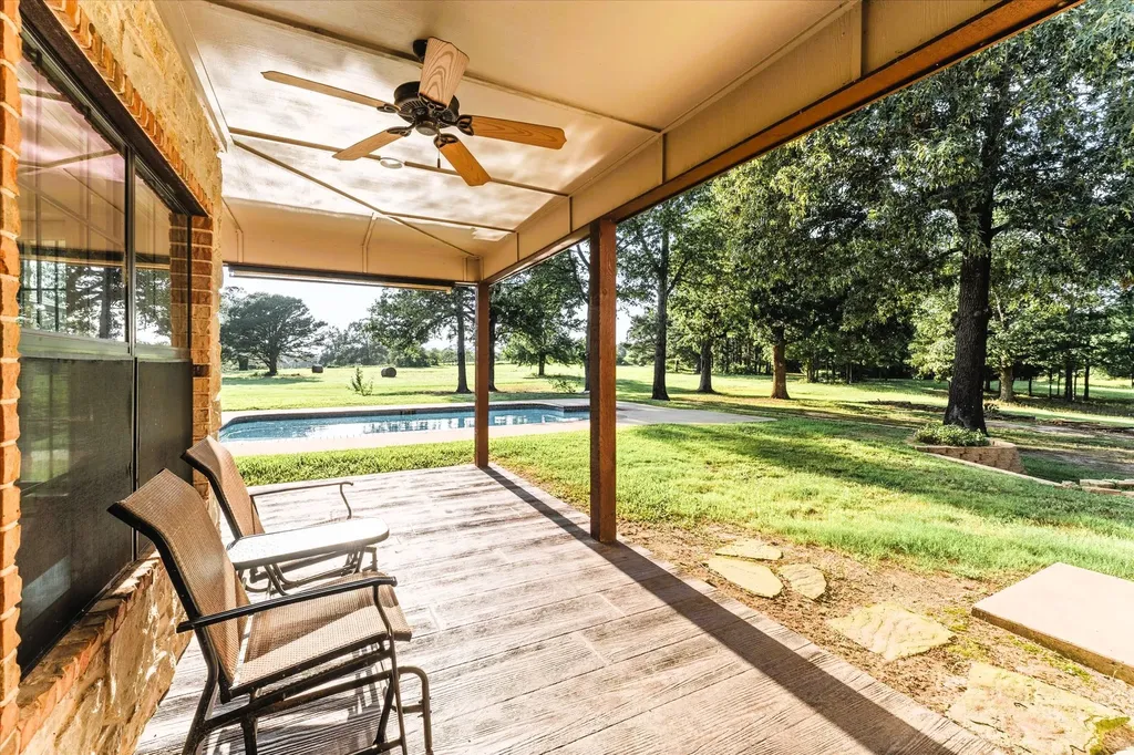 4940 Frontage Road Winfield TX 75493