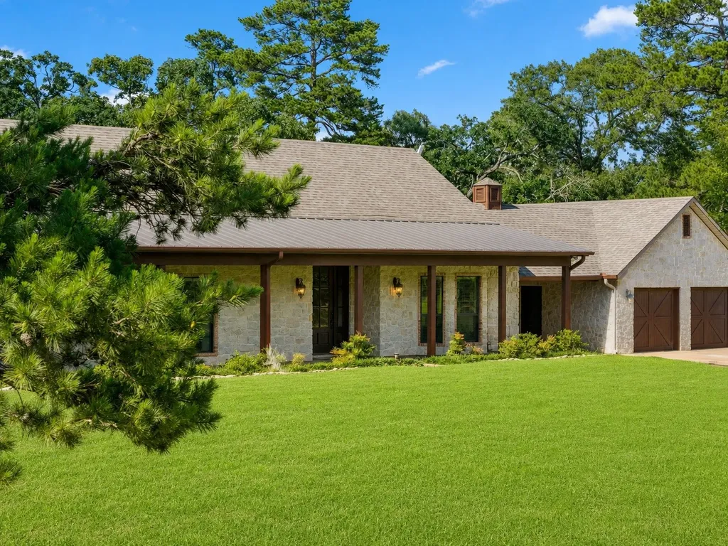 4940 Frontage Road Winfield TX 75493