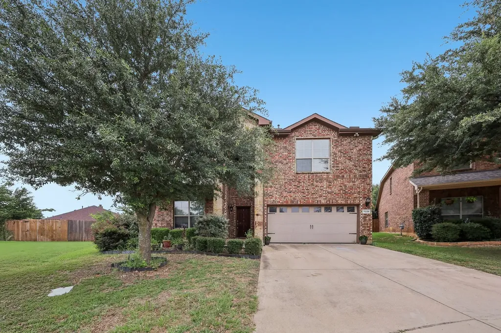 5220 Prestwick Drive Arlington TX 76001
