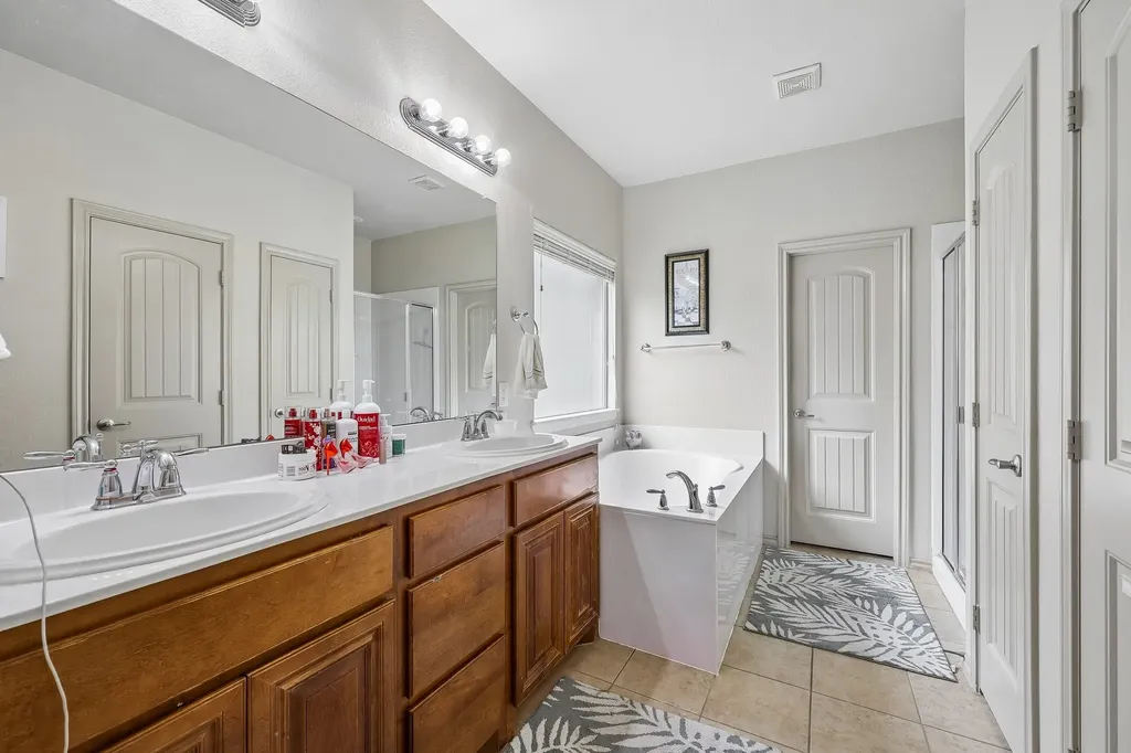 5220 Prestwick Drive Arlington TX 76001