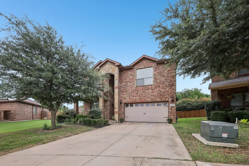 5220 Prestwick Drive Arlington TX 76001