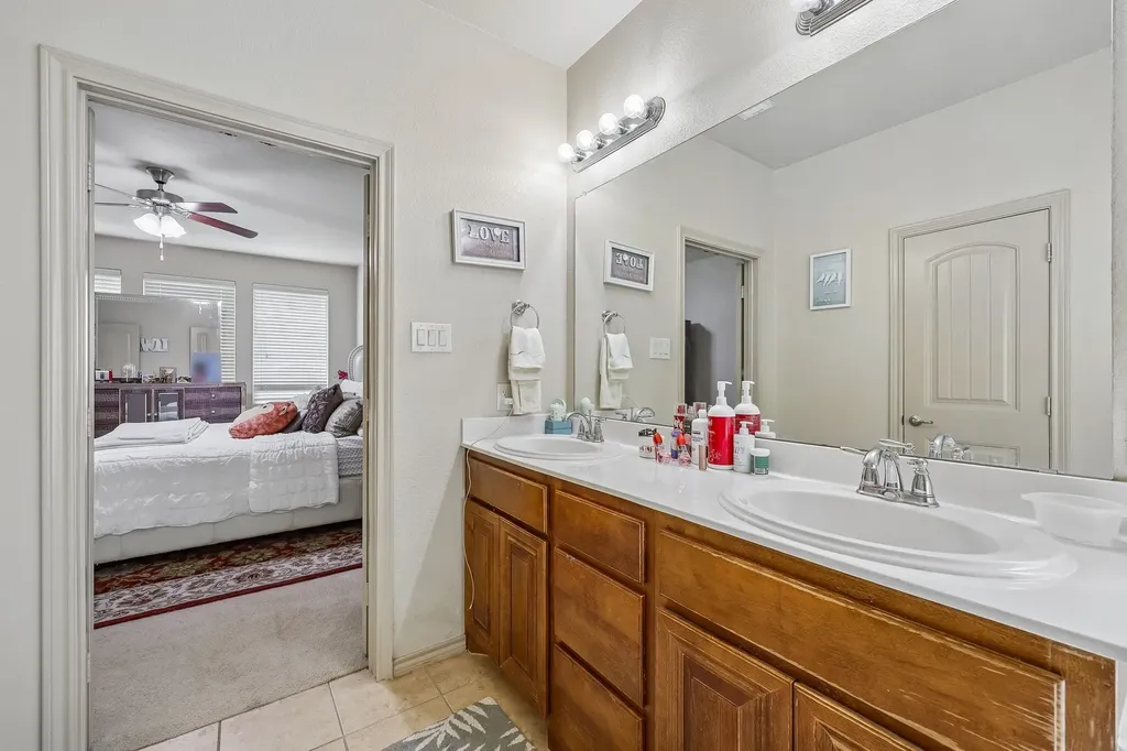 5220 Prestwick Drive Arlington TX 76001