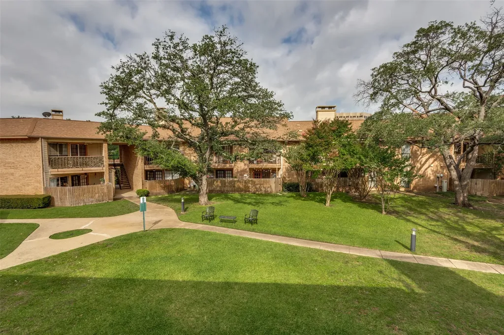 16301 Ledgemont Lane Addison TX 75001