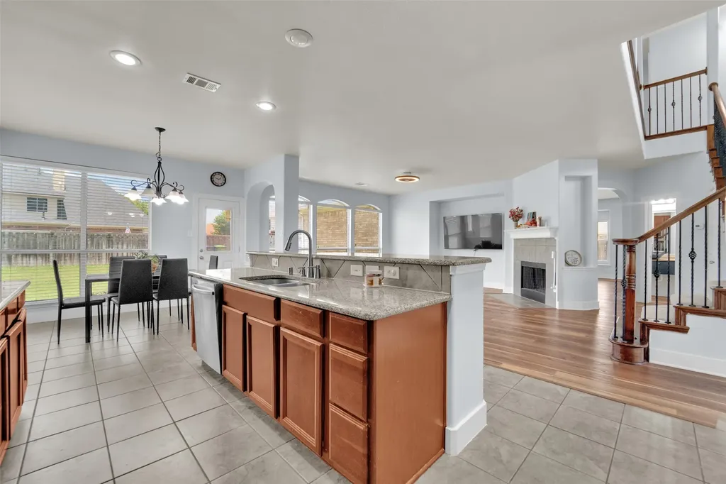 615 Lone Ridge Way Murphy TX 75094
