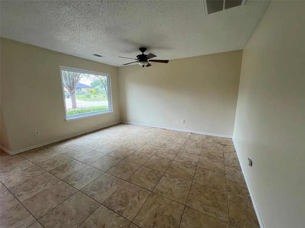 1204 Hillside Drive Justin TX 76247