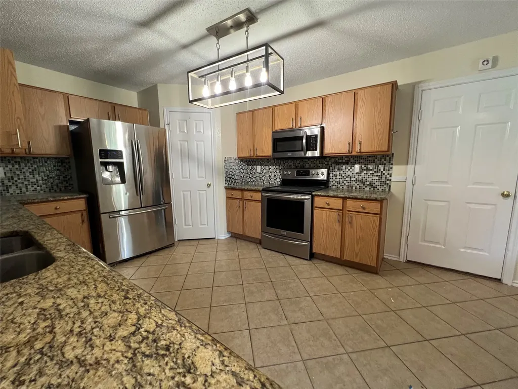 1204 Hillside Drive Justin TX 76247