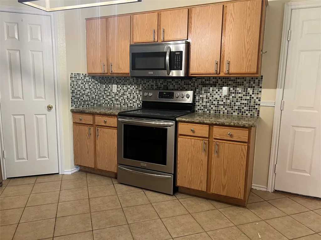 1204 Hillside Drive Justin TX 76247