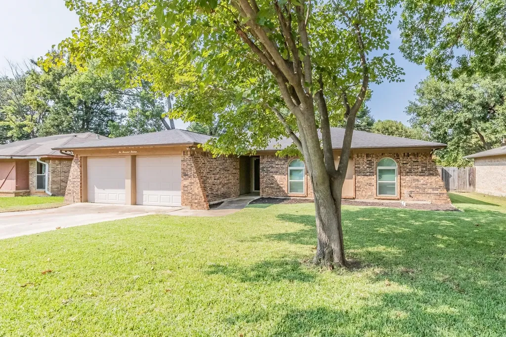 2013 Memphis Drive Bedford TX 76022