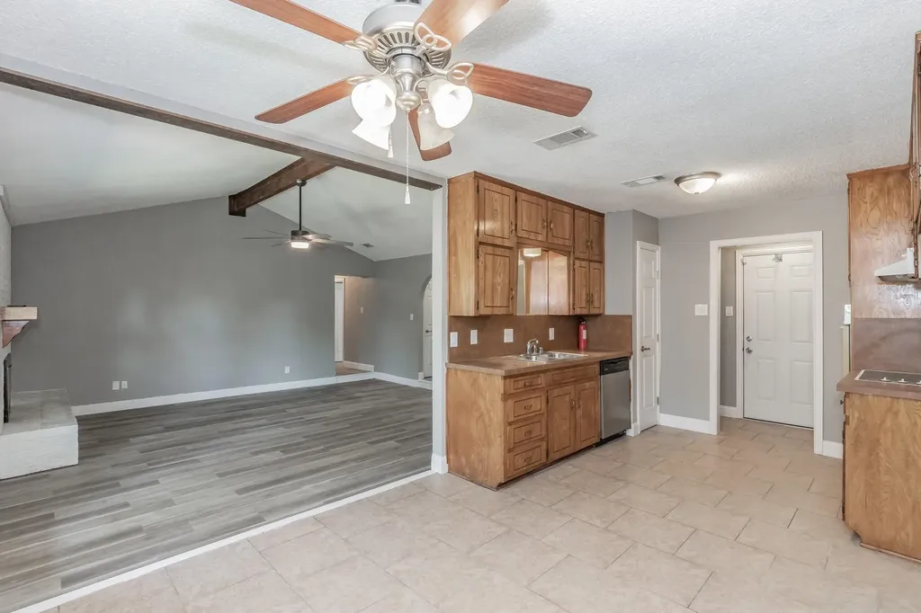 2013 Memphis Drive Bedford TX 76022