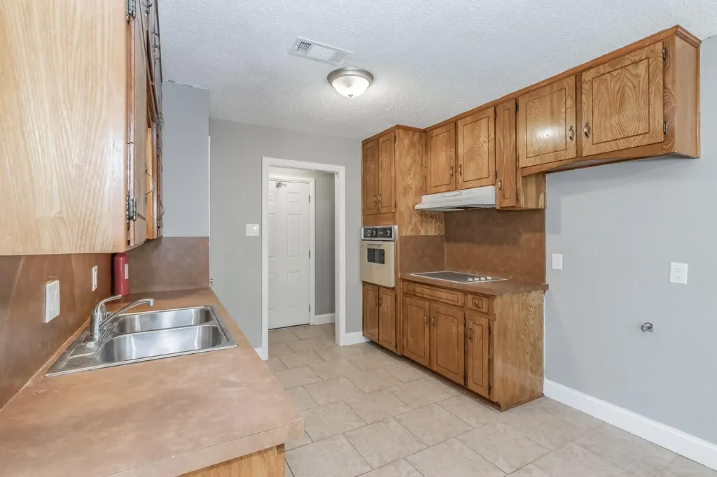 2013 Memphis Drive Bedford TX 76022
