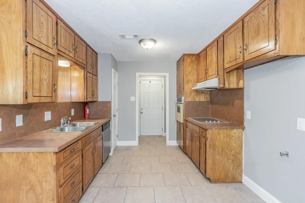2013 Memphis Drive Bedford TX 76022
