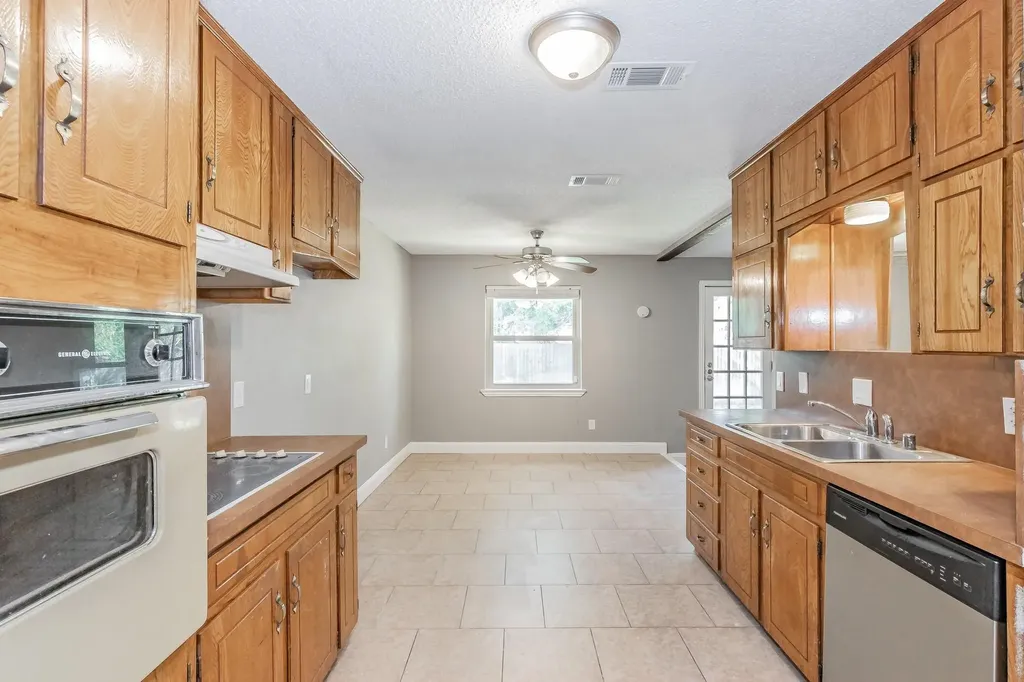 2013 Memphis Drive Bedford TX 76022