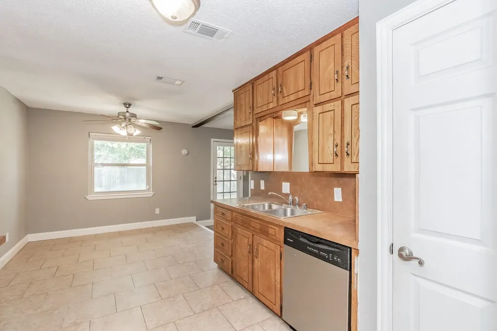 2013 Memphis Drive Bedford TX 76022