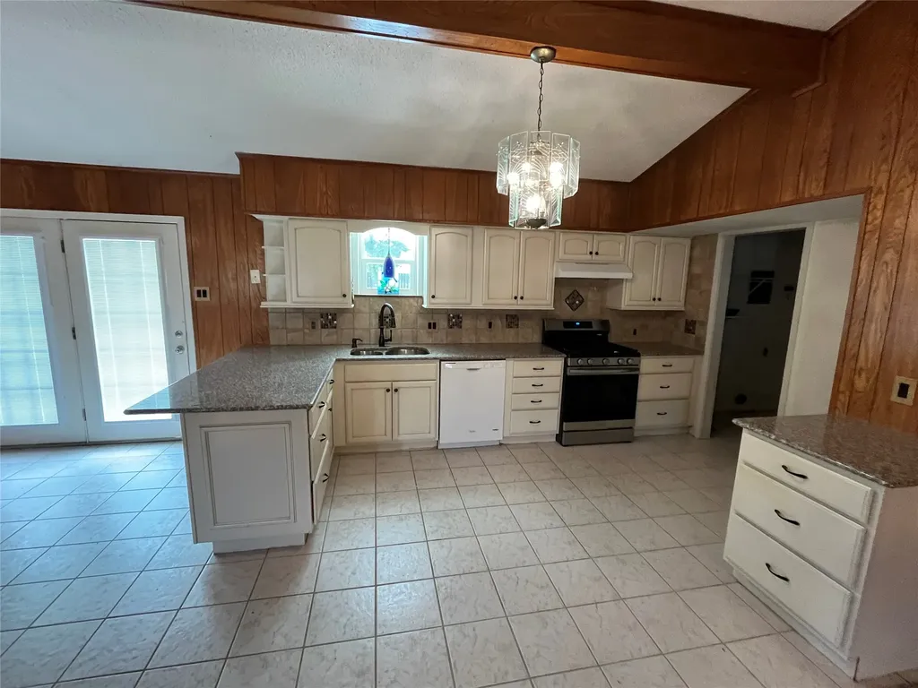 110 Circle Drive Point TX 75472